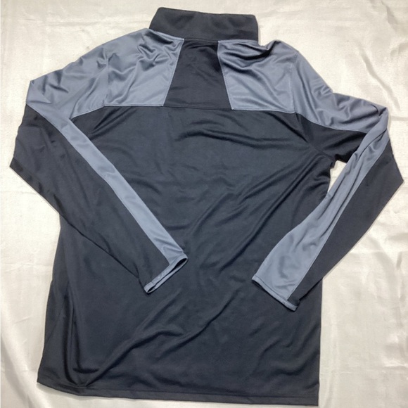 Under Armour Black and Gray light weight Performance Pullover - Picture 3 of 8